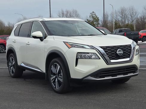 Used 2023 Nissan Rogue SL image 2