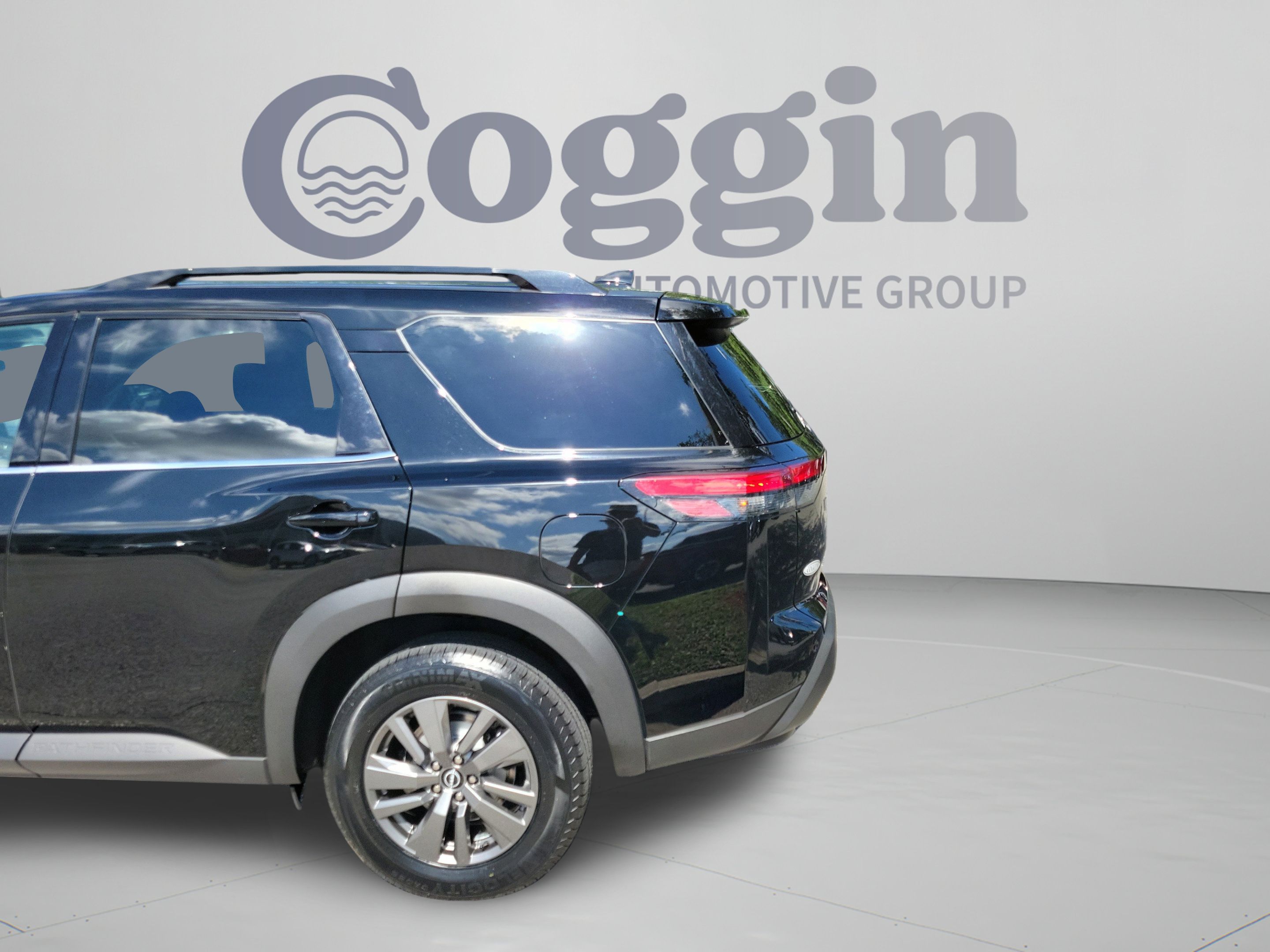 Certified 2024 Nissan Pathfinder SV FWD image 29