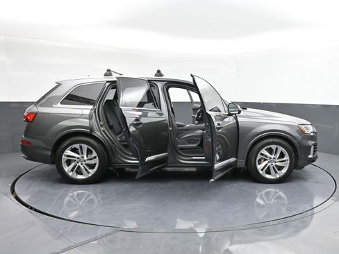 Used 2020 Audi Q7 3.0T Prestige w/ Prestige Package image 42