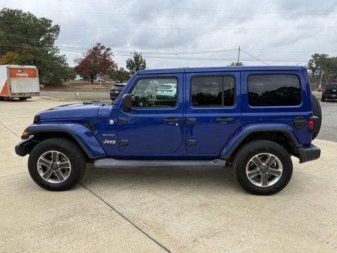 Used 2018 Jeep Wrangler Unlimited Sahara image 2