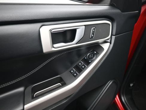 Certified 2023 Ford Explorer XLT RWD image 10