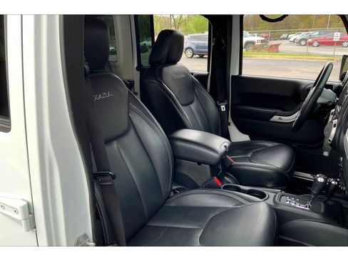 Used 2016 Jeep Wrangler Unlimited Sahara w/ Dual Top Group image 7