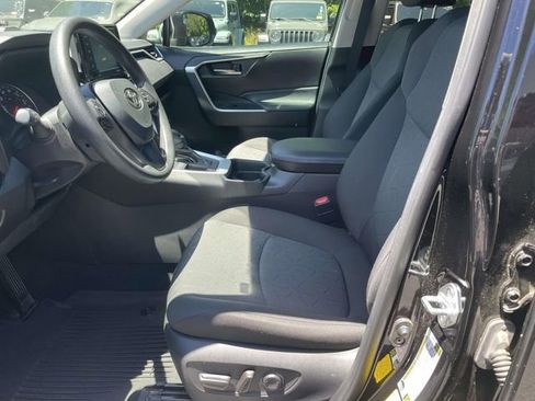 Used 2021 Toyota RAV4 XLE FWD image 15