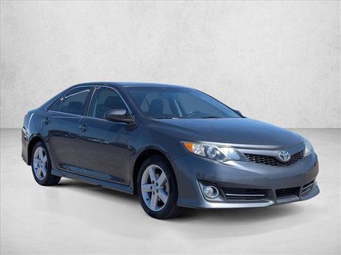 Used 2012 Toyota Camry SE w/ Leather Pkg FWD image 3