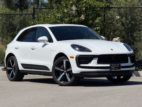 Certified 2026 Porsche Macan image 9