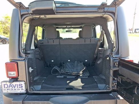 Used 2018 Jeep Wrangler Unlimited Sport w/ Connectivity Group AWD/4WD image 26