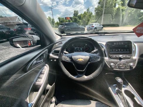Used 2018 Chevrolet Malibu LT FWD image 11