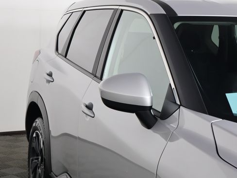 Used 2025 Nissan Rogue SV image 14