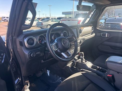 Used 2022 Jeep Wrangler Unlimited Sahara AWD/4WD image 17