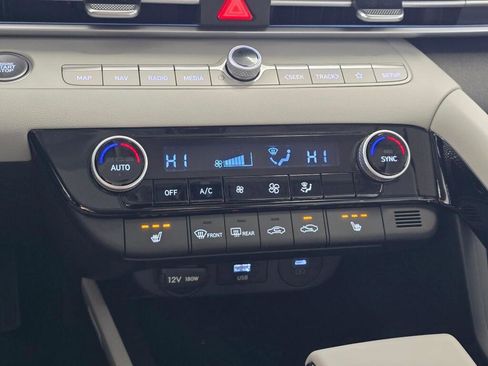 New 2026 Hyundai Elantra Limited image 30