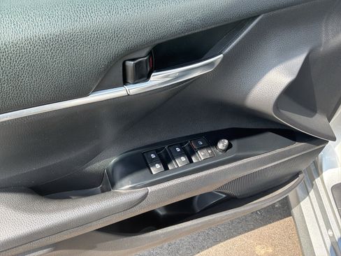 Used 2020 Toyota Camry LE FWD image 15