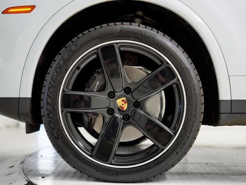 Certified 2018 Porsche Cayenne Platinum Edition AWD/4WD image 30