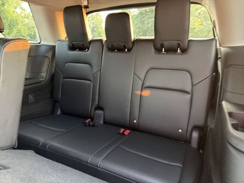 Used 2025 Nissan Pathfinder SL FWD image 14