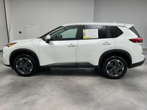 Used 2025 Nissan Rogue SV AWD/4WD image 5