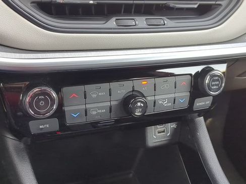 Used 2025 Jeep Compass Limited AWD/4WD image 27