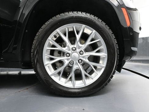 Used 2021 Jeep Grand Cherokee L Summit w/ Luxury Tech Group V AWD/4WD image 16