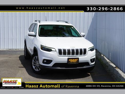 Used 2019 Jeep Cherokee Latitude Plus w/ Cold Weather Group AWD/4WD image 1