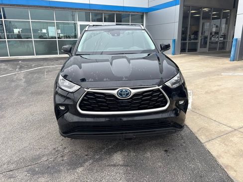 Used 2020 Toyota Highlander XLE FWD image 2