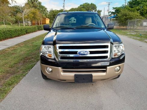 Used 2013 Ford Expedition XLT RWD image 3