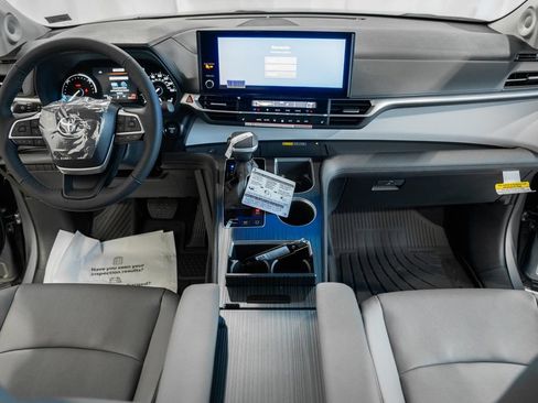 New 2026 Toyota Sienna XLE FWD image 20