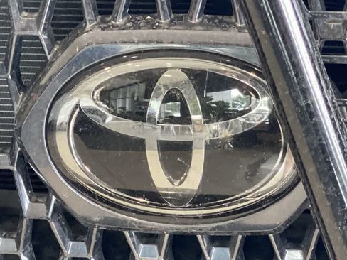 Used 2019 Toyota Tacoma TRD Off-Road w/ TRD Premium Off Road Package AWD/4WD image 10