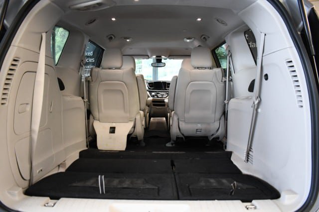 Used 2017 Chrysler Pacifica Touring Plus FWD image 16