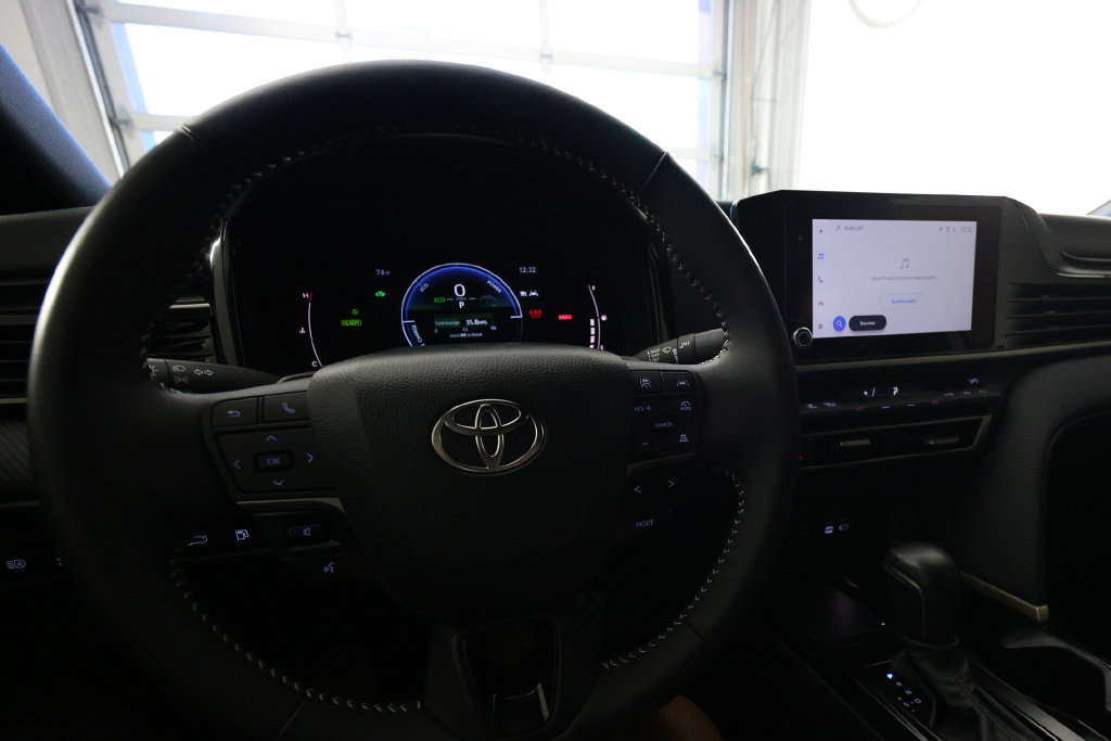 Used 2025 Toyota Camry SE w/ Convenience Package FWD image 17