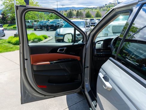 Used 2024 Kia Carnival SX FWD image 18