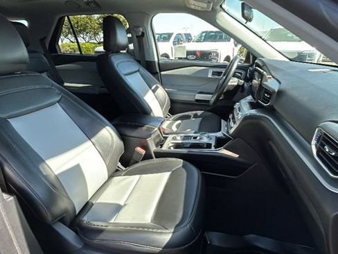 Certified 2022 Ford Explorer XLT w/ Equipment Group 202A image 11