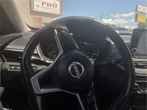 Used 2023 Nissan Altima 2.5 SR AWD/4WD image 16