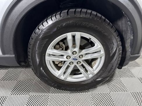 Used 2023 Ford Explorer XLT w/ Equipment Group 202A image 9