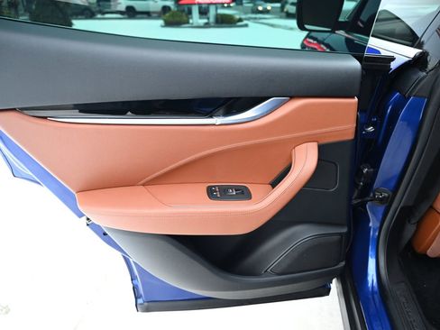 Used 2020 Maserati Levante image 39