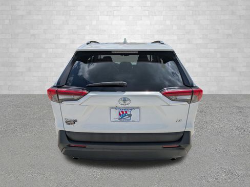 Used 2020 Toyota RAV4 LE FWD image 3