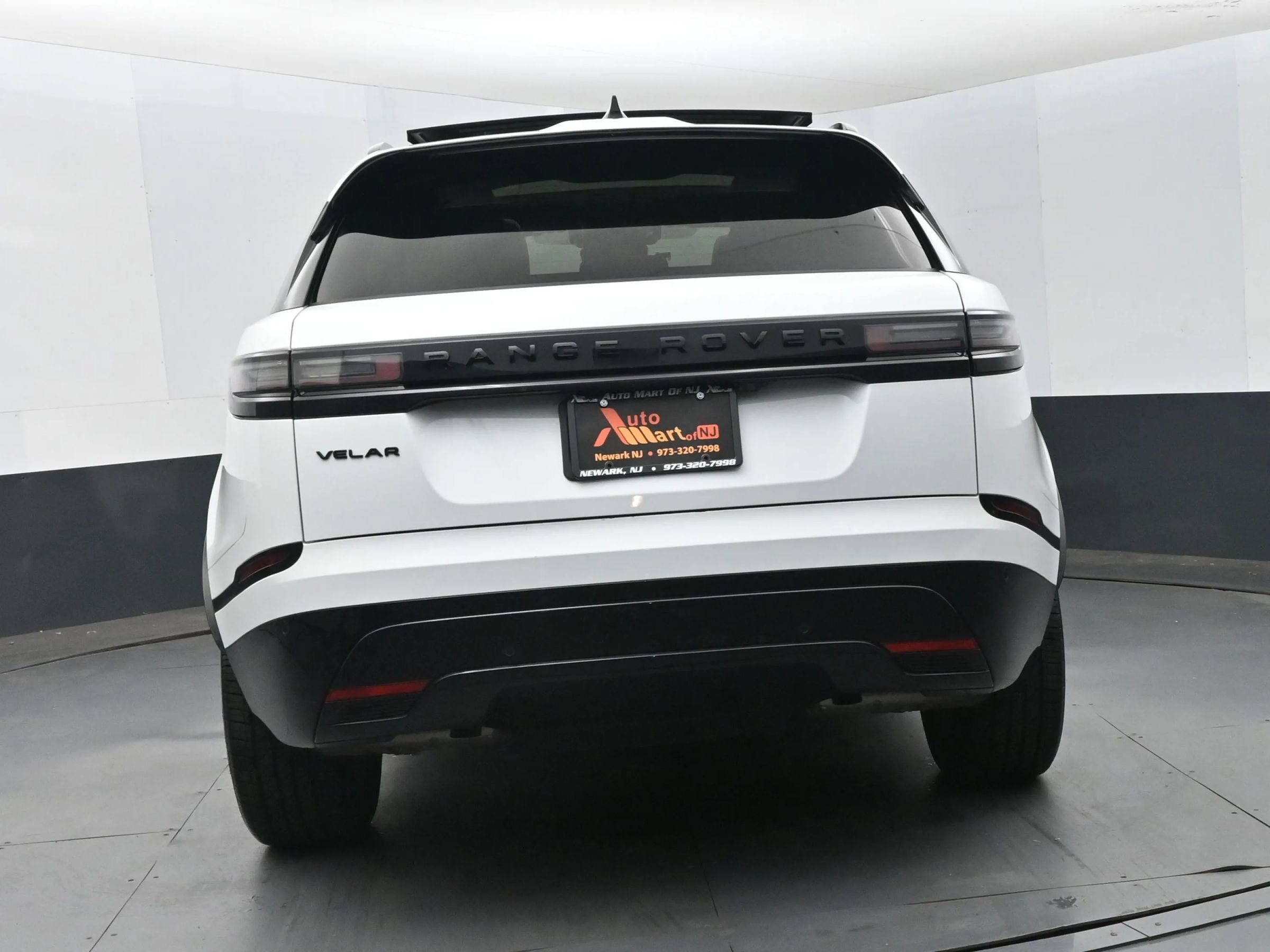 Used 2025 Land Rover Range Rover Velar Dynamic SE AWD/4WD image 6