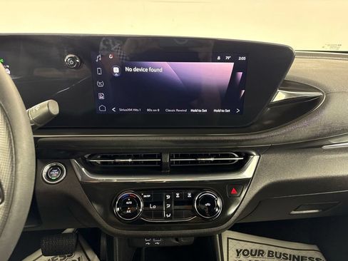 Used 2025 Buick Envista Sport Touring w/ Convenience II Package FWD image 25