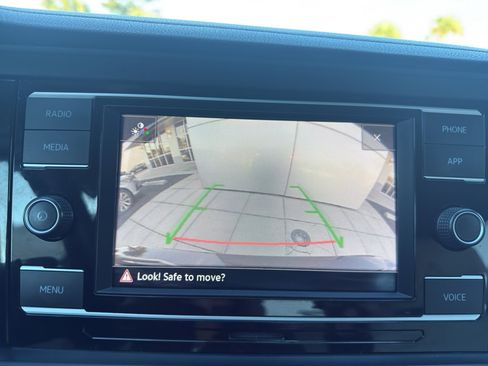 Used 2023 Volkswagen Jetta SE w/ Panoramic Sunroof Package image 20