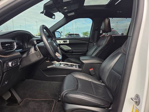 Used 2022 Ford Explorer Platinum w/ Equipment Group 601A AWD/4WD image 7