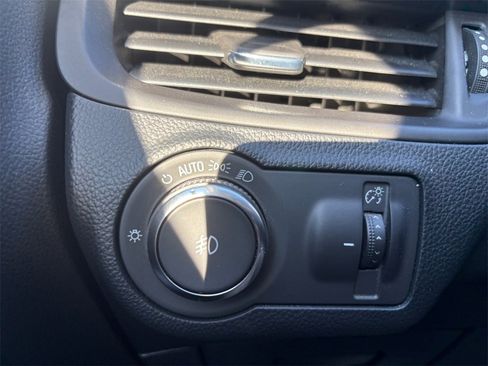 Used 2020 Buick Envision Essence image 35