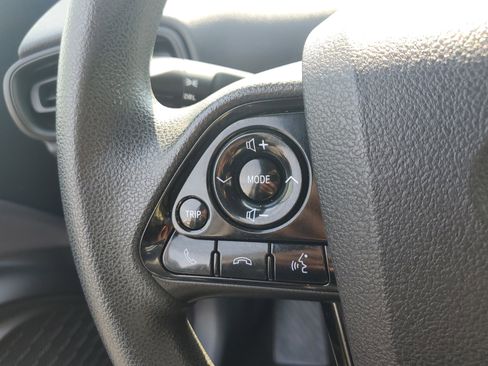 Used 2022 Toyota Prius LE image 25