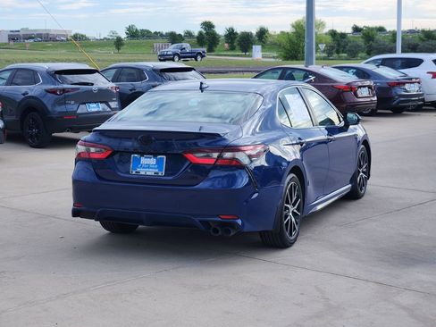 Used 2023 Toyota Camry SE image 5
