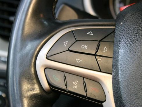 Used 2015 Jeep Cherokee Latitude w/ Cold Weather Group AWD/4WD image 21