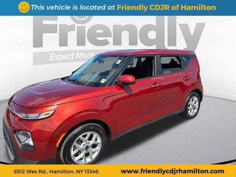 Used 2022 Kia Soul LX w/ Technology Package FWD image 1