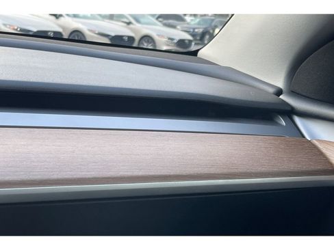 Used 2024 Tesla Model Y Standard Range image 30