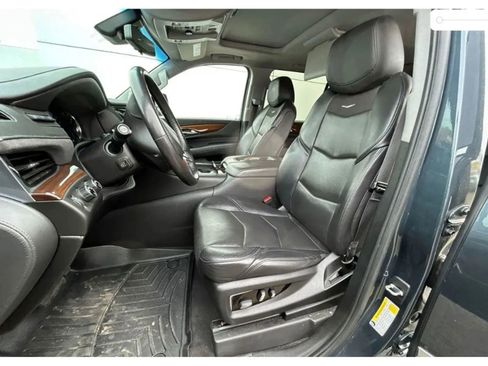 Used 2020 Cadillac Escalade ESV Premium Luxury image 3