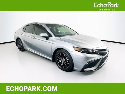 Used 2024 Toyota Camry SE image 1