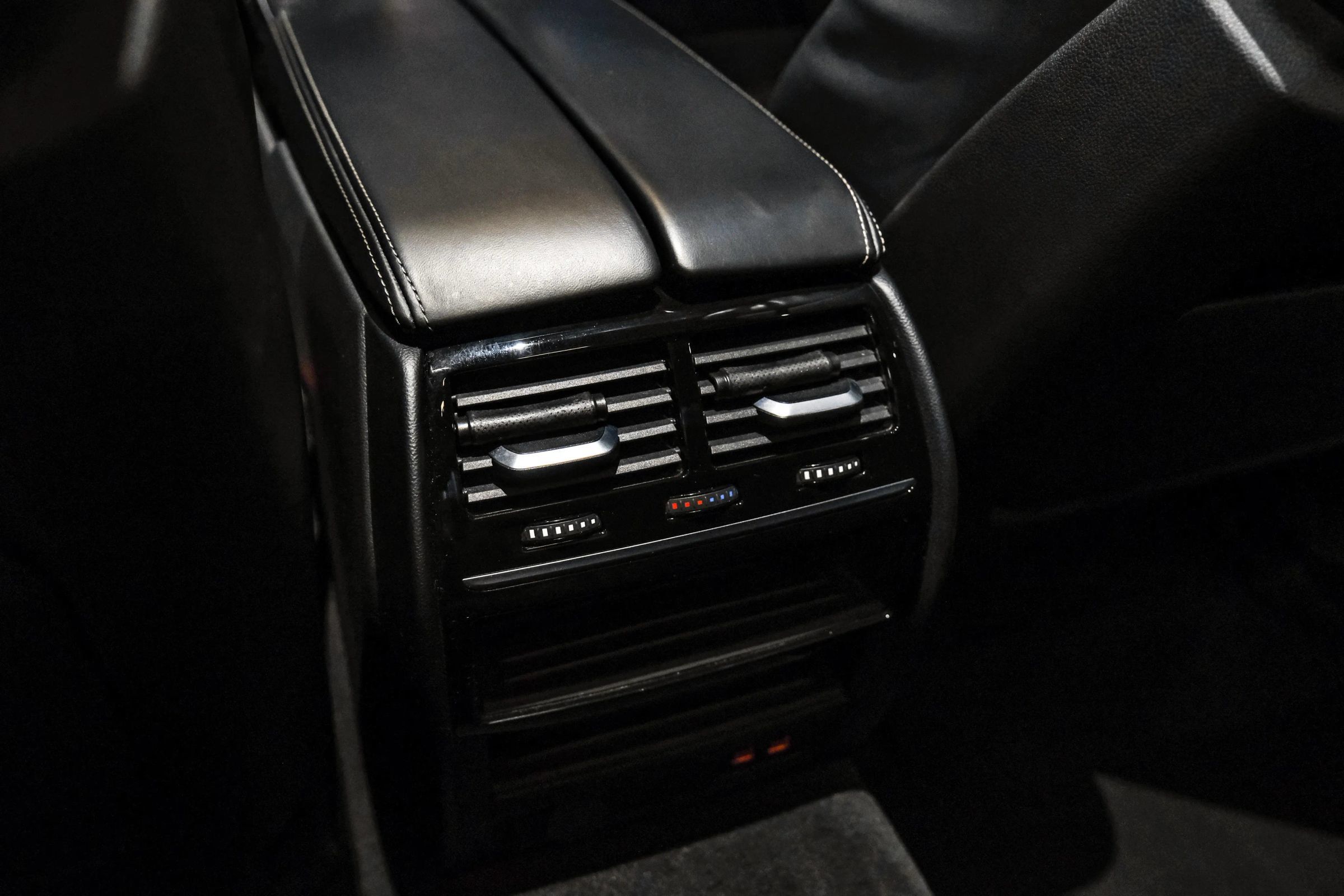 Used 2020 BMW M550i xDrive w/ Executive Package AWD/4WD image 36
