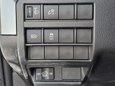Certified 2025 Toyota Tacoma SR5 AWD/4WD image 18