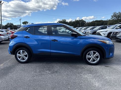 Used 2022 Nissan Kicks S image 6