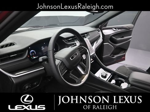 Used 2022 Jeep Grand Cherokee Altitude image 13