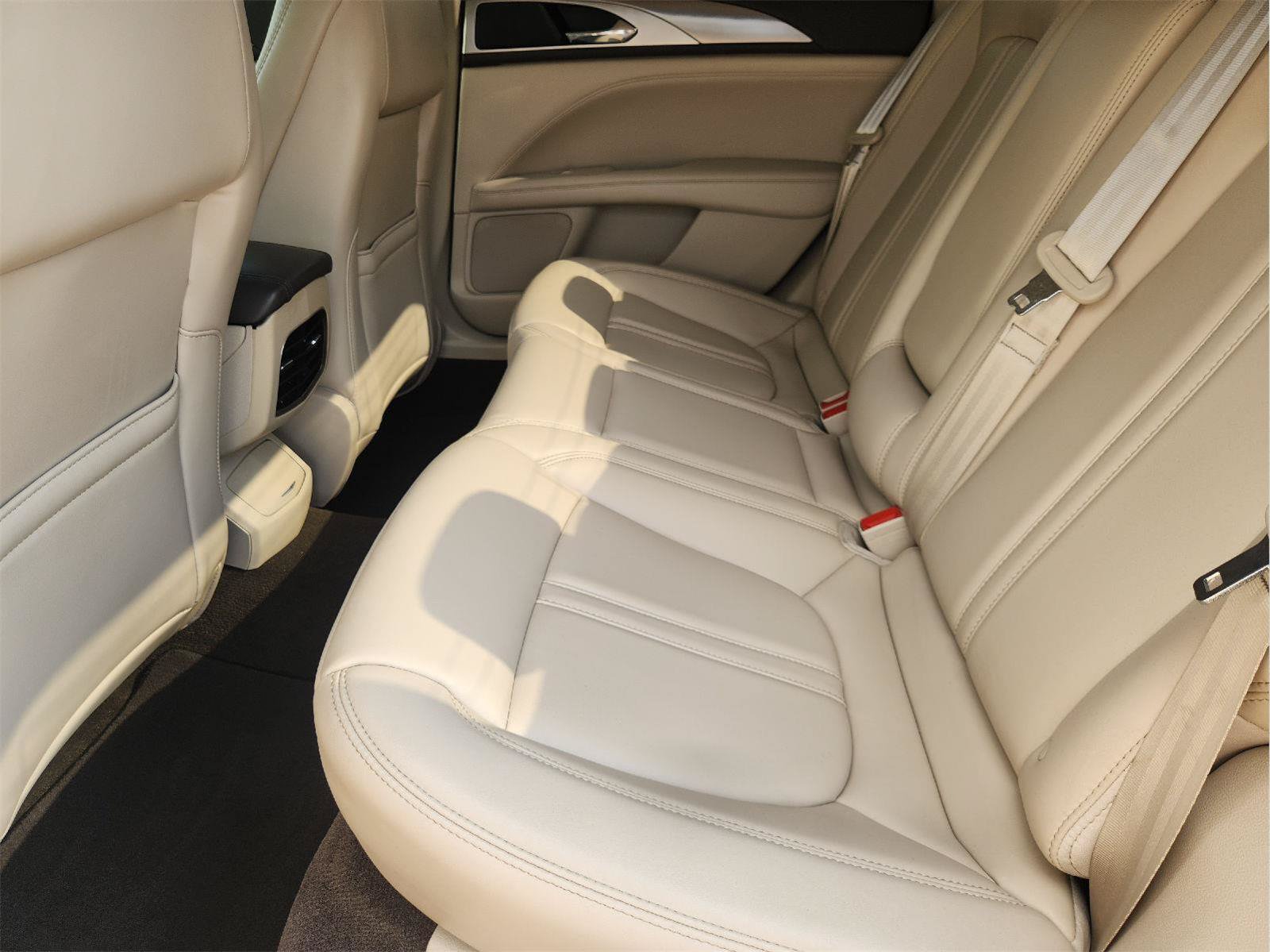 Used 2020 Lincoln MKZ w/ Convenience Package FWD image 31